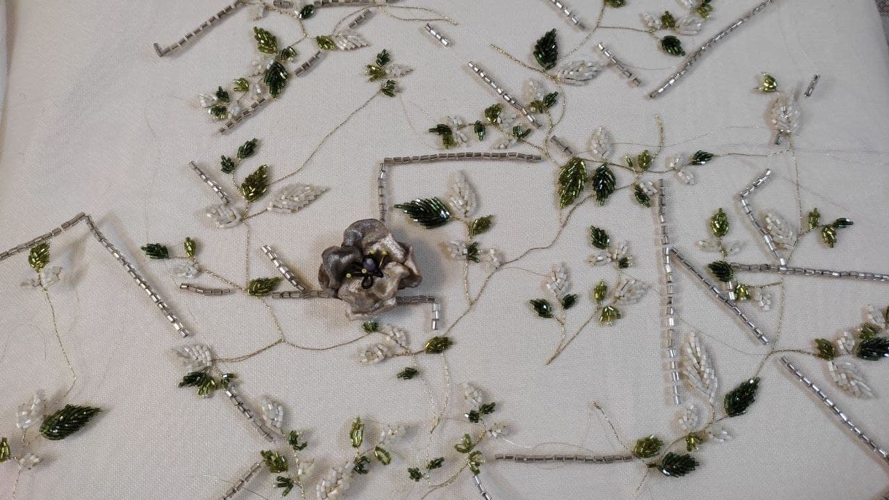 بالاتنه‌ی عروسِ برگ و شاخه