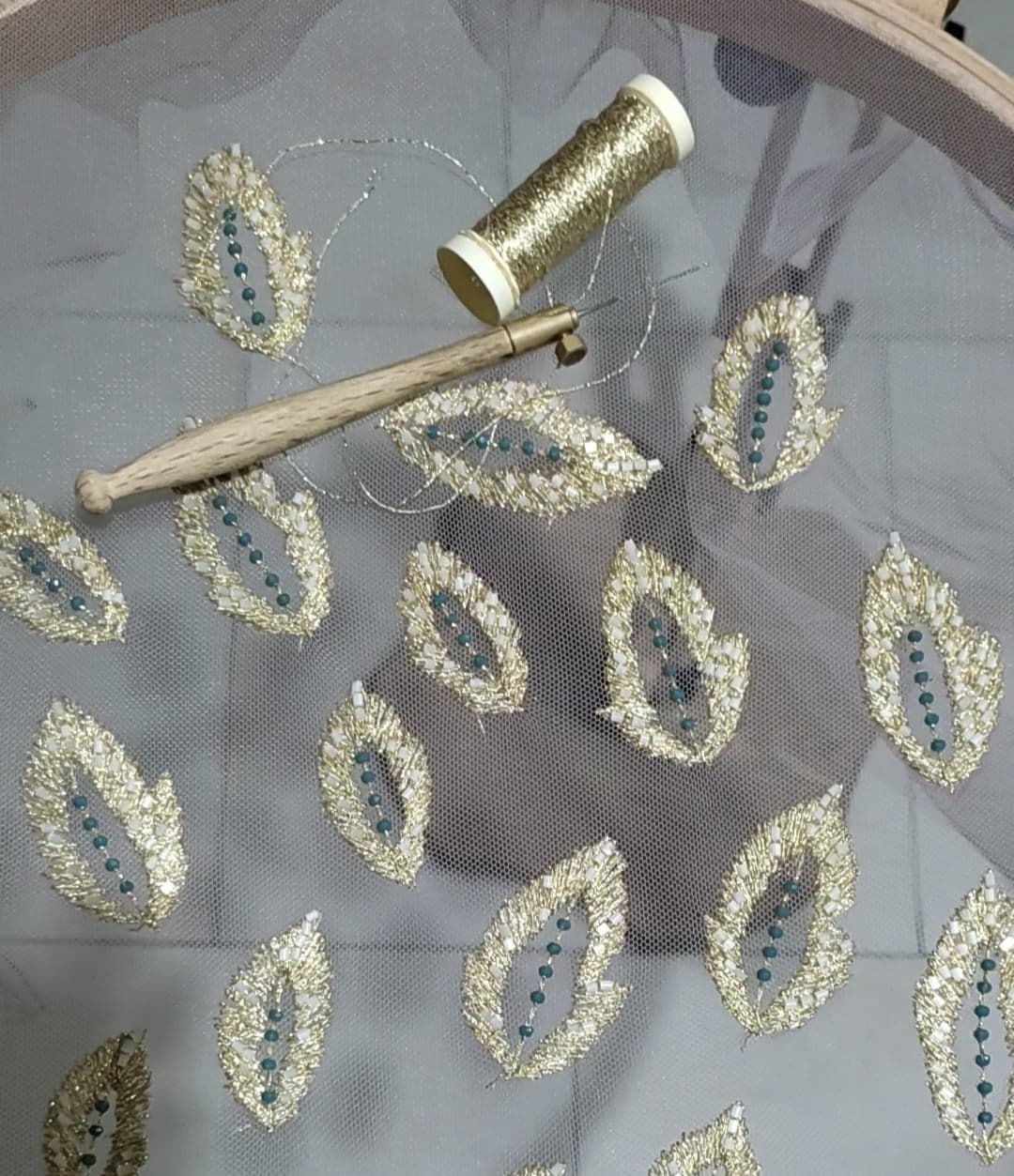 گل‌سینه‌ی تمبوردوزی
